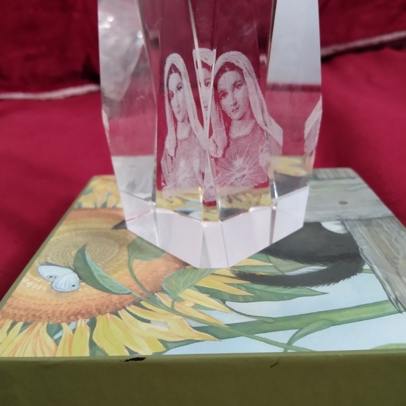 Decor - Picture 3 of 3